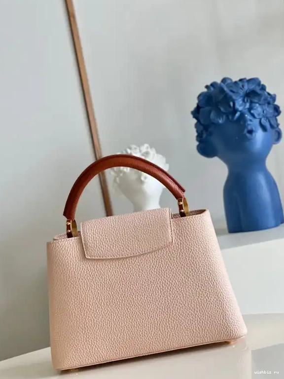 WIS BB LOUIS VUITTON CAPUCINES 0524